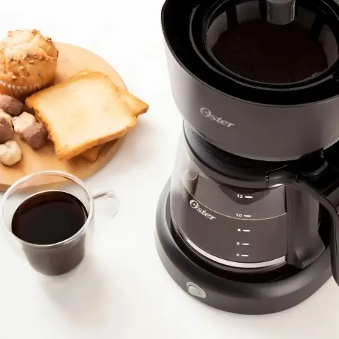 Cafetera de filtro Oster 3302 negra 12 tazas